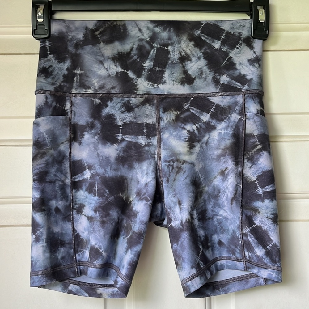 Athleta Salutation Stash Pocket Biker Shorts 7”